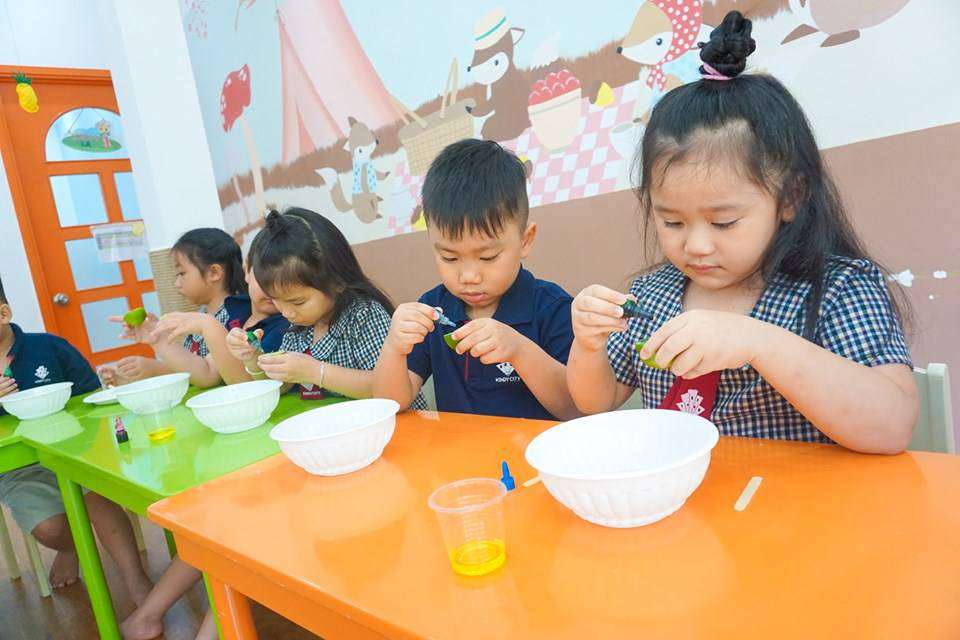 Trẻ Kindy City tham gia hoạt động khoa học