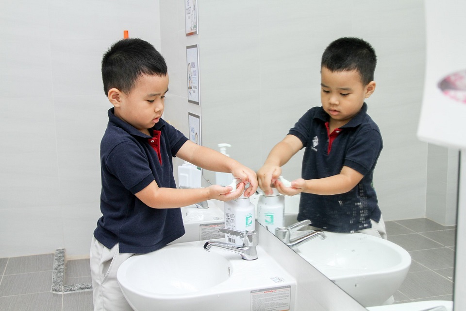 Điều trẻ học được từ thói quen rửa tay