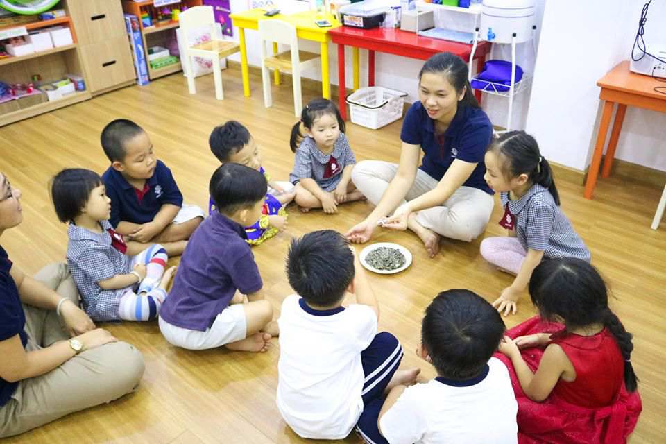 This Lunar New Year, children will already know how to eat sunflower seeds properly!