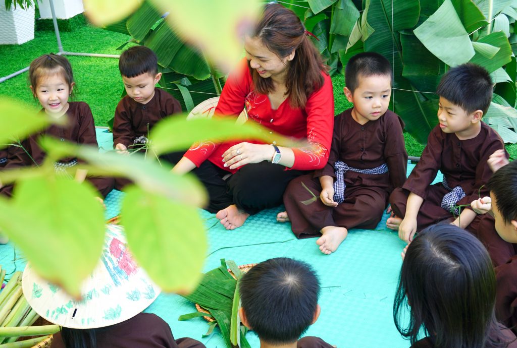 Dolphin students at Ly Thuong Kiet Campus building huts together