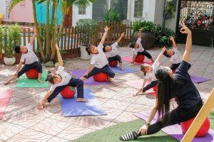 GIỜ TẬP YOGA VUI NHỘN HƠN VỚI BÓNG