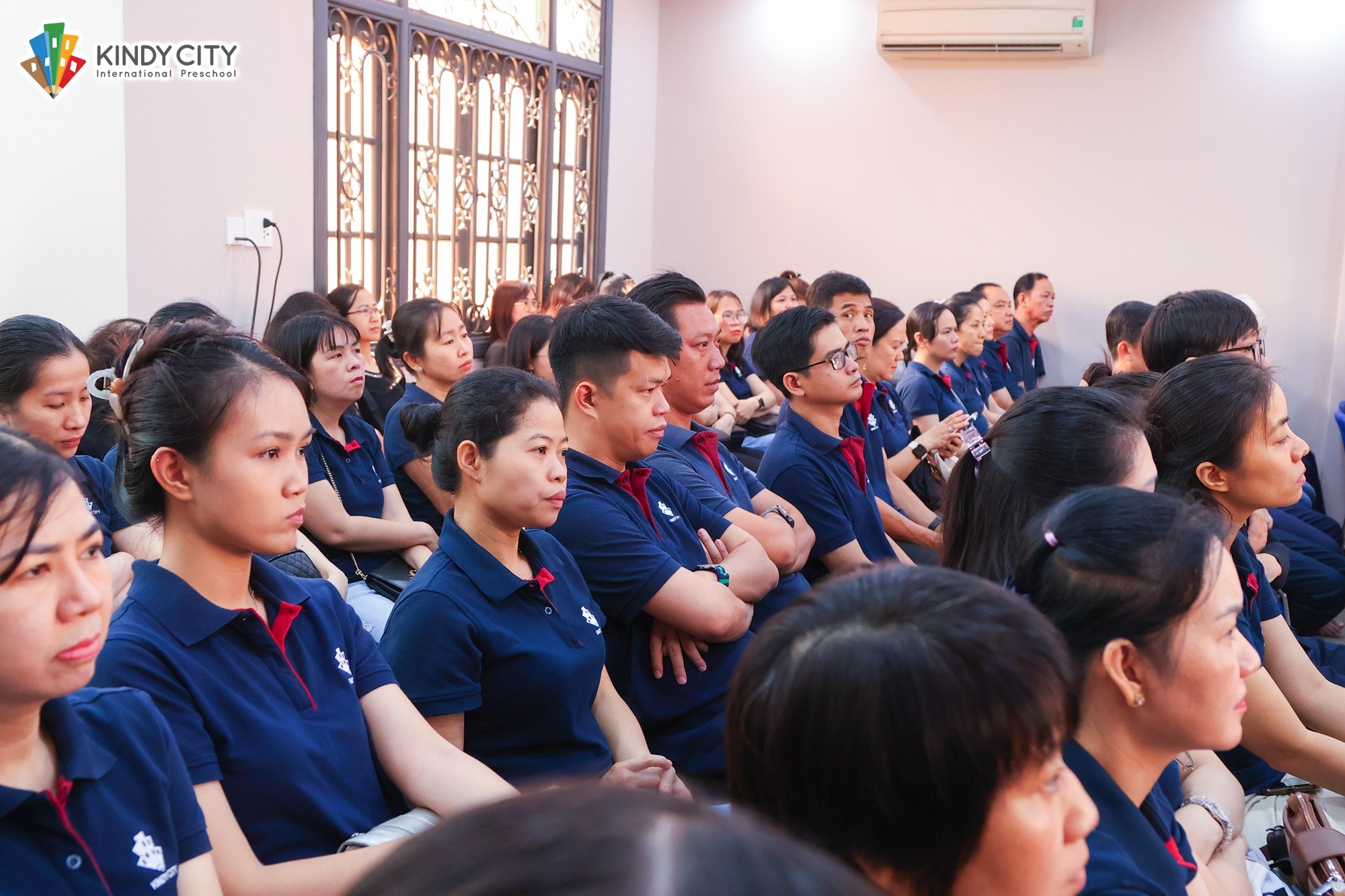 TS Thái Duy Bảo – Đại diện lãnh đạo nhà trường lần nữa nhấn mạnh tầm quan trọng của đội ngũ cô nuôi - dạy và đội ngũ phục vụ trong môi trường giáo dục tích cực.