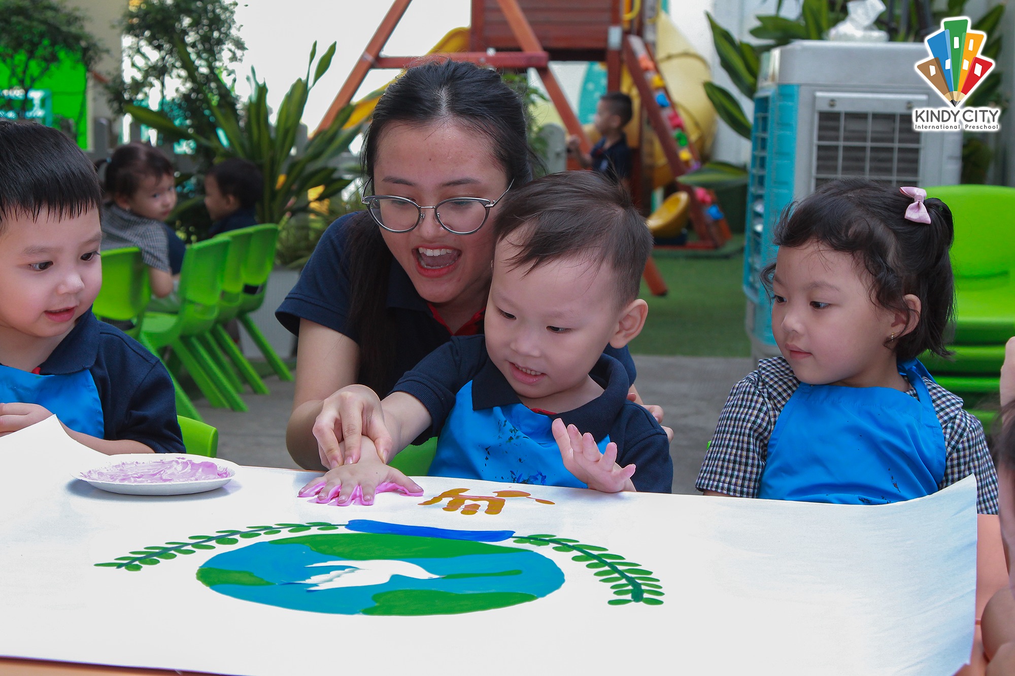 Các em rèn luyện kỹ năng giao tiếp và thể hiện suy nghĩ của mình một cách tự nhiên.