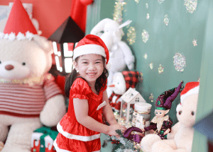 KHUNG CỬA SỔ MỞ RA BẦU TRỜI GIÁNG SINH